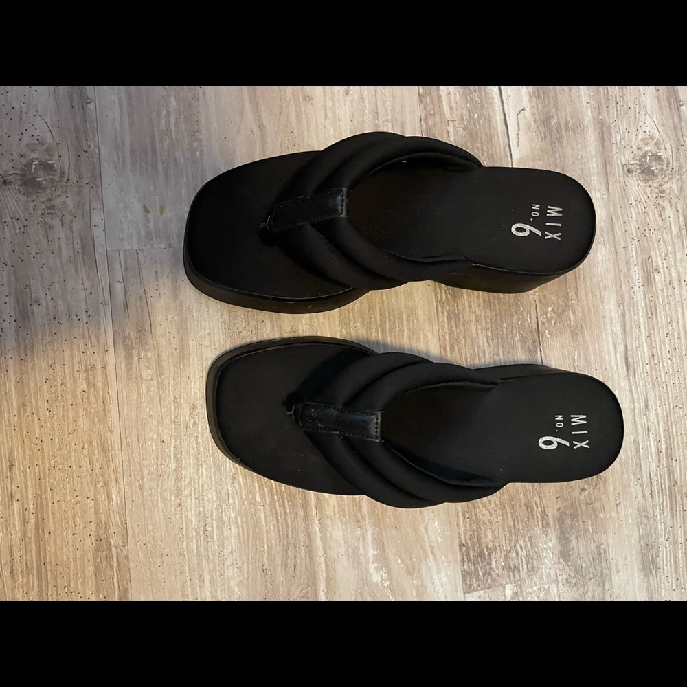 Black platform heel flip flops